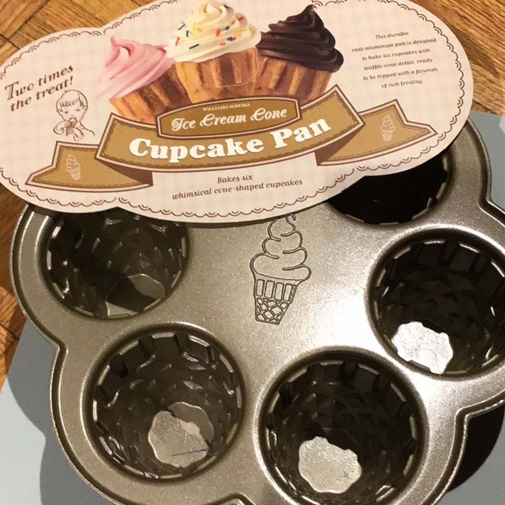 Nordic Ware Williams Sonoma cupcake cones pan